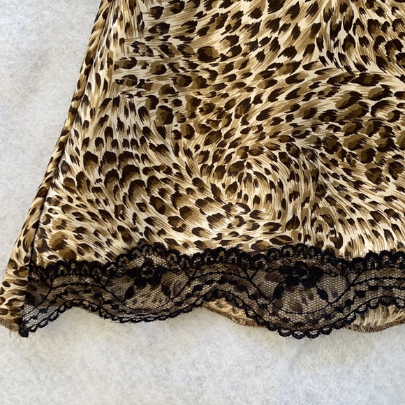 Rue21 Chemise Size XL Leopard/Feather Print NWOT - Picture 3 of 7